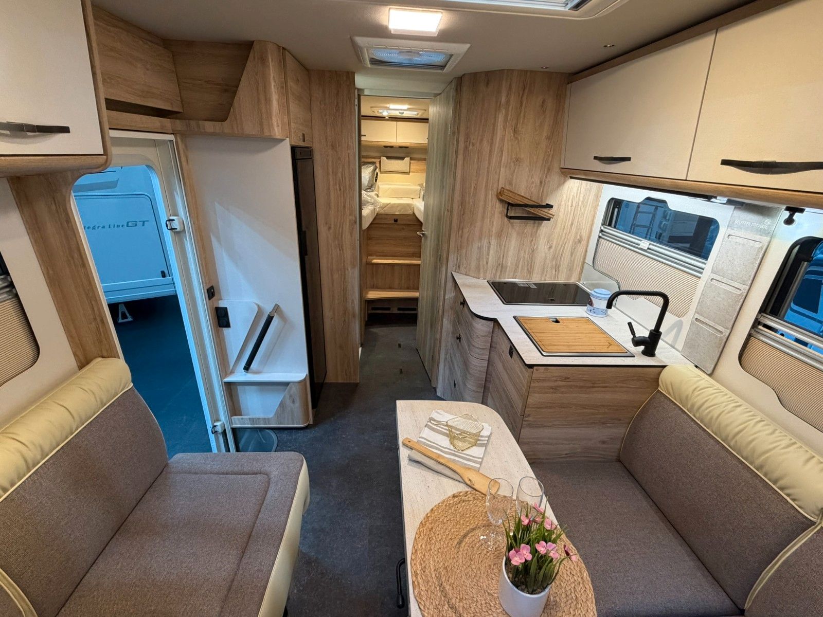 Fahrzeugabbildung Eura Mobil Profila T 720 EF ONYX SONDERMODELL MESSE