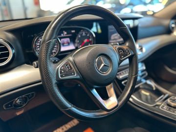 MYAUTOCENTER – Gebraucht- und Jahreswagen mit Werkstattservice in Pfaffenhofen Mercedes-Benz E 200 d *LED*Kamera*PDC*