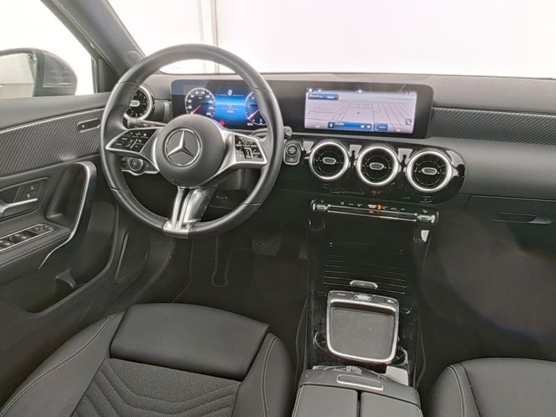 Fahrzeugabbildung Mercedes-Benz A 200 d Progressive Pano+Multibeam+Kamera+CarPla