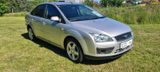 Ford Focus Lim. Ghia *DAB+*Navi*Bluetooth*PDC*R&LSens - Ford in Gladbeck