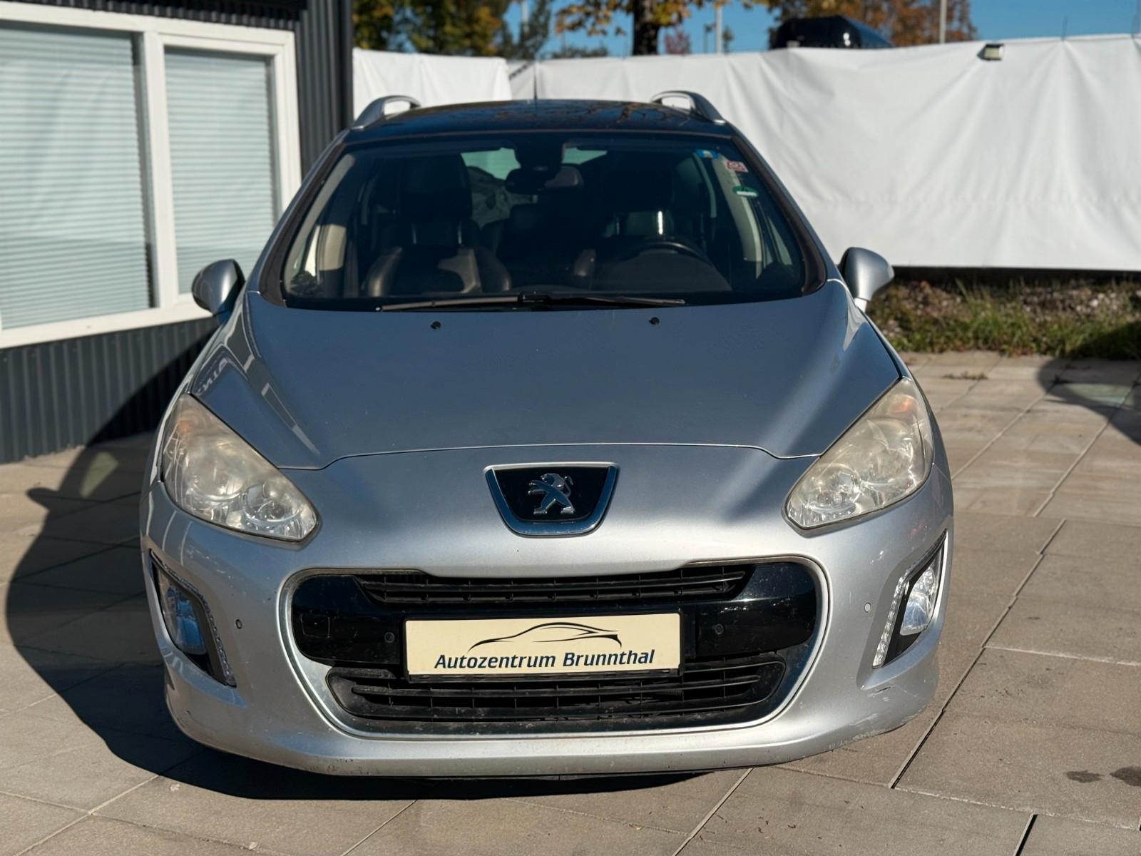 Peugeot 308 2012 — rear view