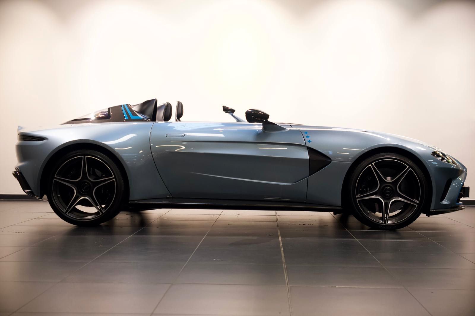Aston Martin V12 Speedster - Top Gun Maverick imagem 2
