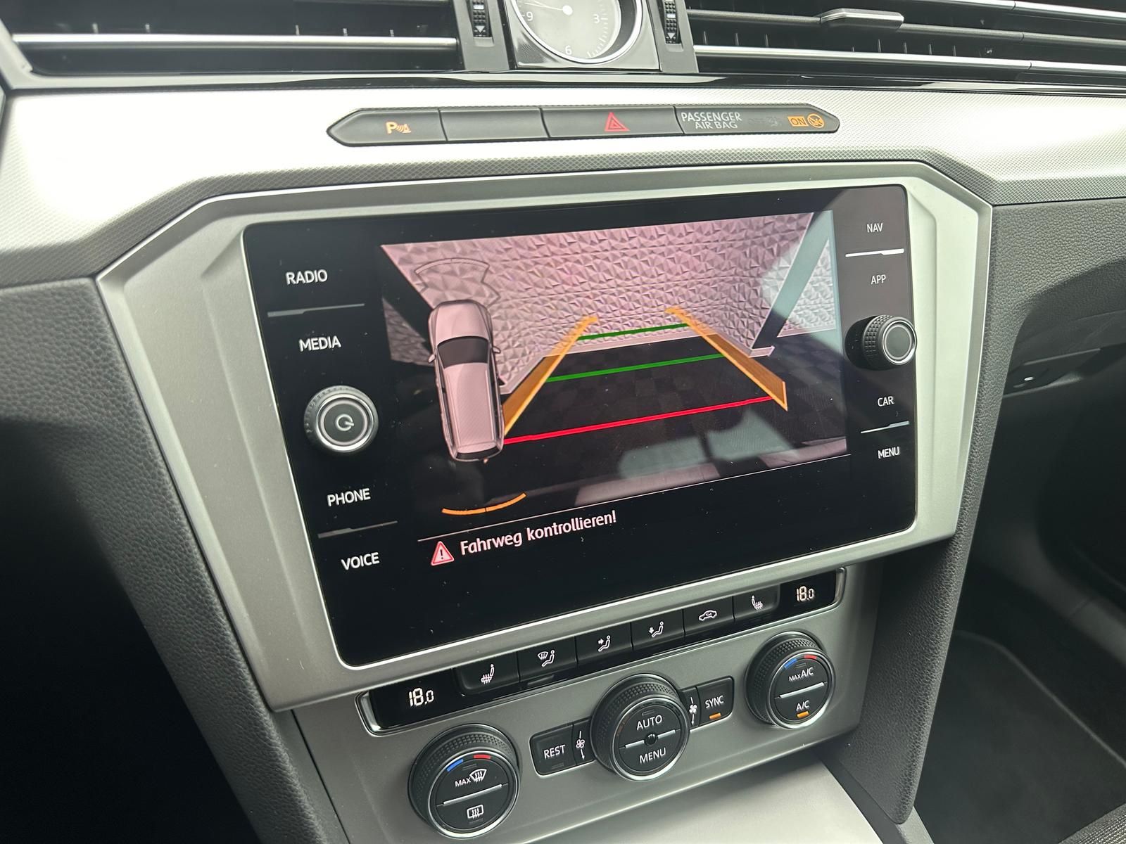 Fahrzeugabbildung Volkswagen PASSAT 2.0 TDI DSG/ACC/MASSAGE/DCC/LED/NAV/RCAM
