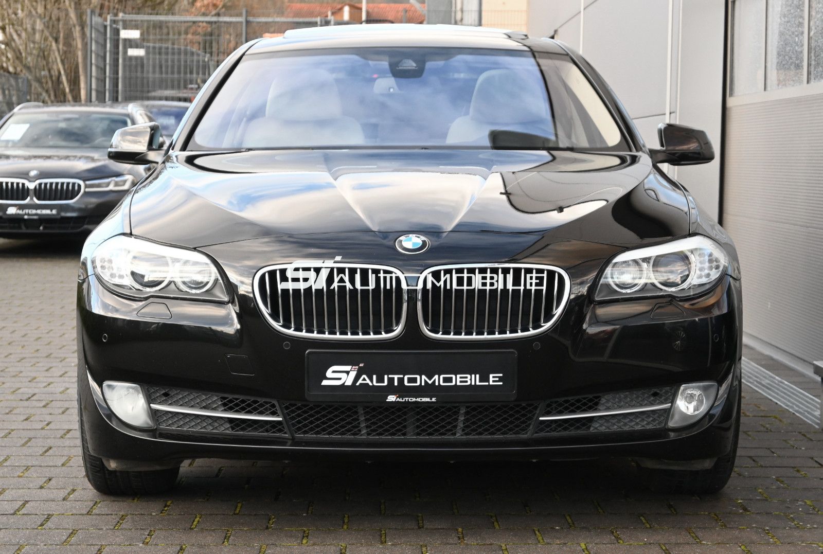 Fahrzeugabbildung BMW 530d Aut. °GLASDACH°HUD°KOMFORTSITZ°STANDHEIZUNG