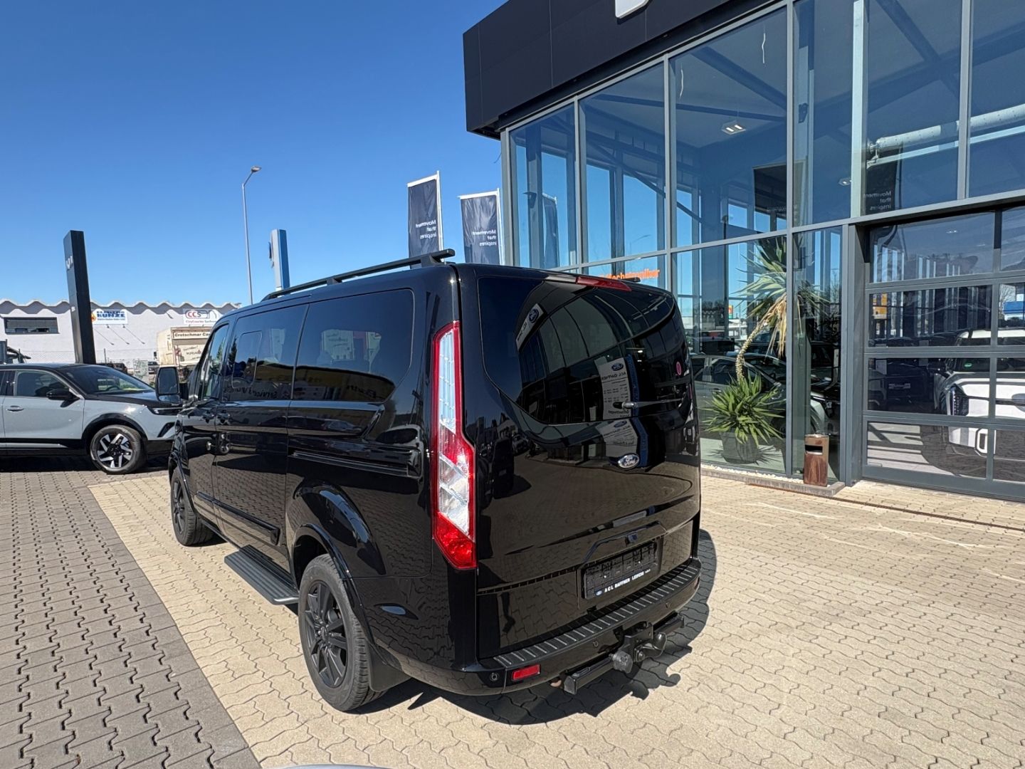 Fahrzeugabbildung Ford Tourneo Custom Kombi 320 L1 Titanium X AHK Behei