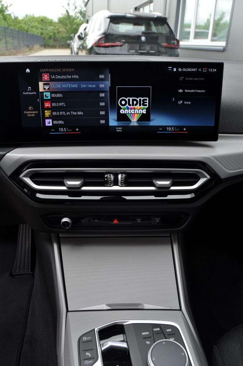 BMW 318i Touring Aut. LED Widescreen DAB Tempomat foto 22
