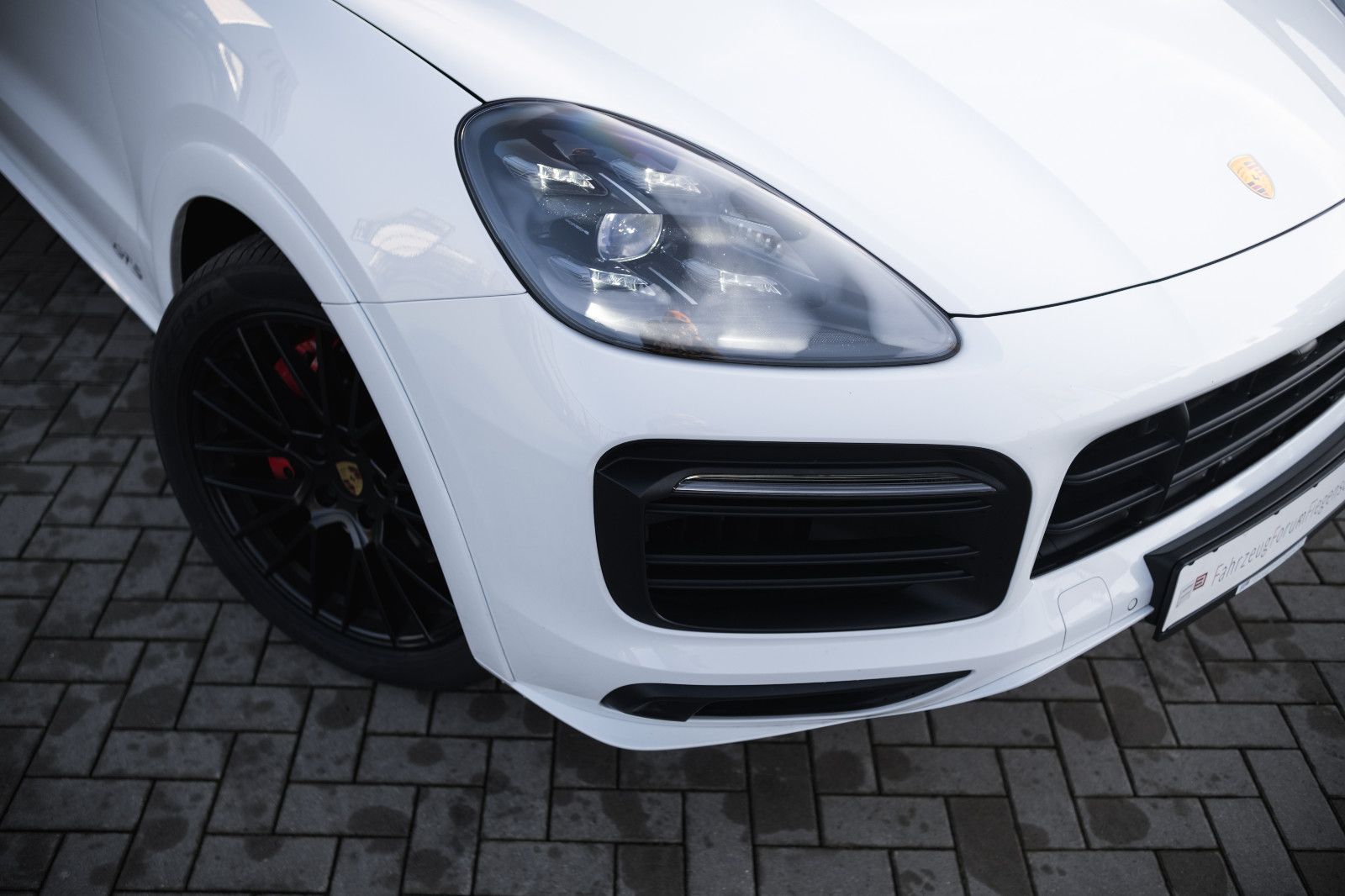 Fahrzeugabbildung Porsche Cayenne Coupe GTS--PASM-360*-2+1-LED-BOSE