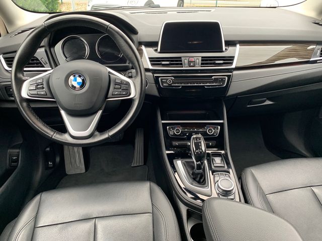 Fahrzeugabbildung BMW 218i Gran Tourer Luxury 7-Sitzer+LED+Navi+Leder