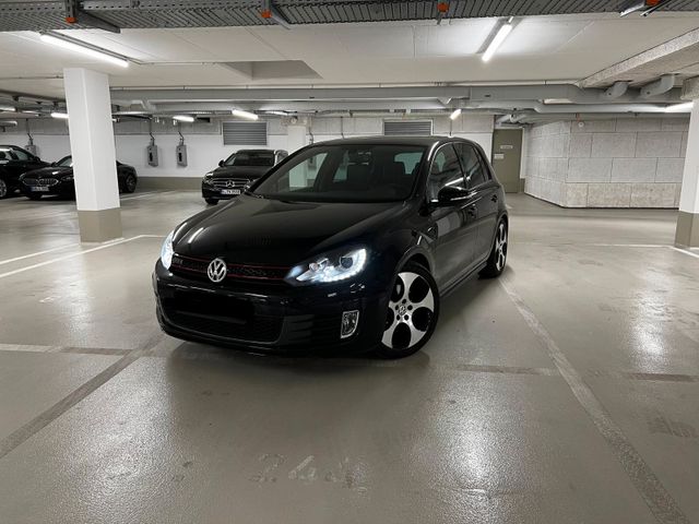 Volkswagen Golf 2.0 TSI DSG GTI