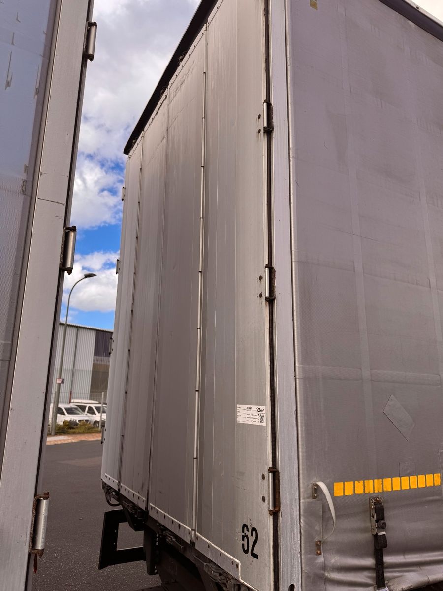 Fahrzeugabbildung Schmitz Cargobull SGF*C2 Pritsche Plane