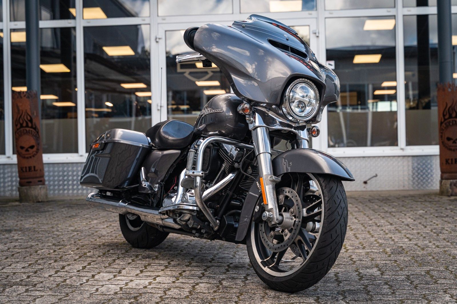 Fahrzeugabbildung Harley-Davidson FLHX Street Glide 103 cui - Kesstech -