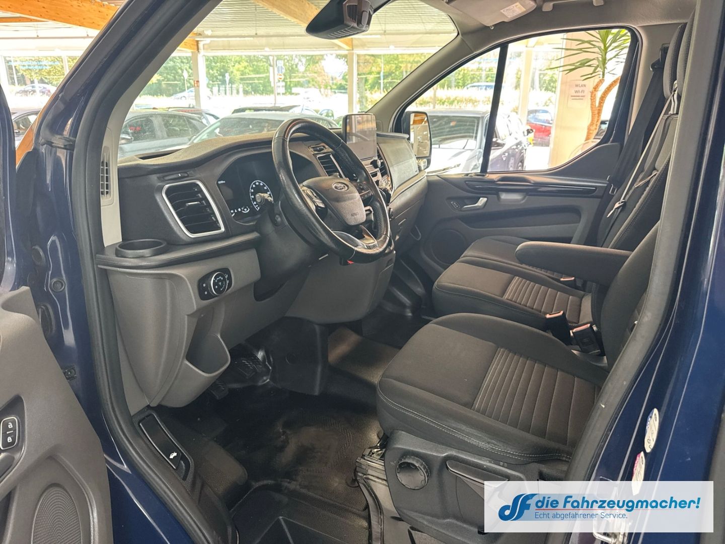 Fahrzeugabbildung Ford Transit Custom Kasten 320 L2H2 Limited StandHZG