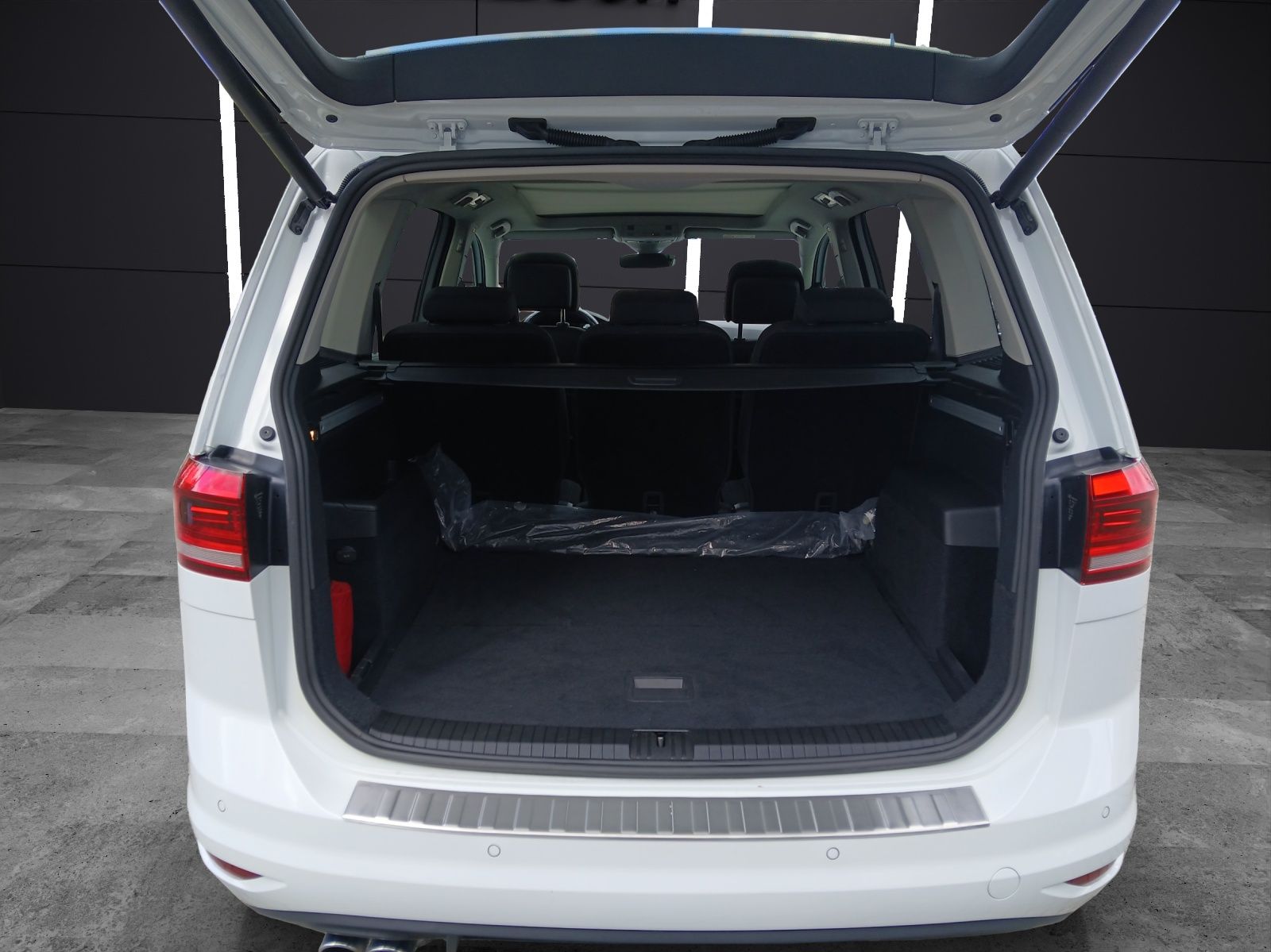 Fahrzeugabbildung Volkswagen Touran 2.0 TDI Highline DSG AHK Pano Kamera
