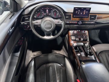 Audi A8 - 4