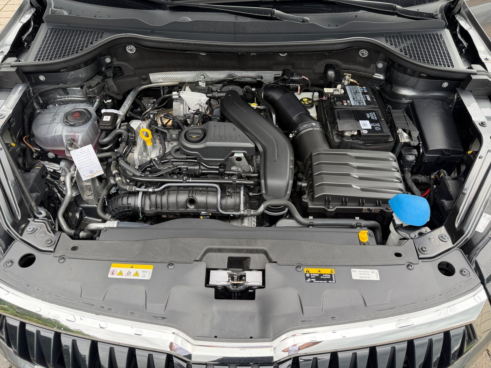 Karoq 1,5 TSI DSG Tour LED Kamera Navi AHK ACC