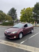 Toyota Avensis Kombi Life - rote Toyota Avensis