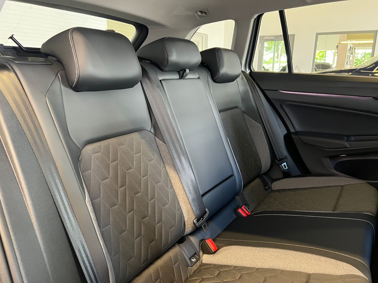 Fahrzeugabbildung Volkswagen Golf VIII Variant GOAL 2.0 TDI DSG *AHK, LED, 17