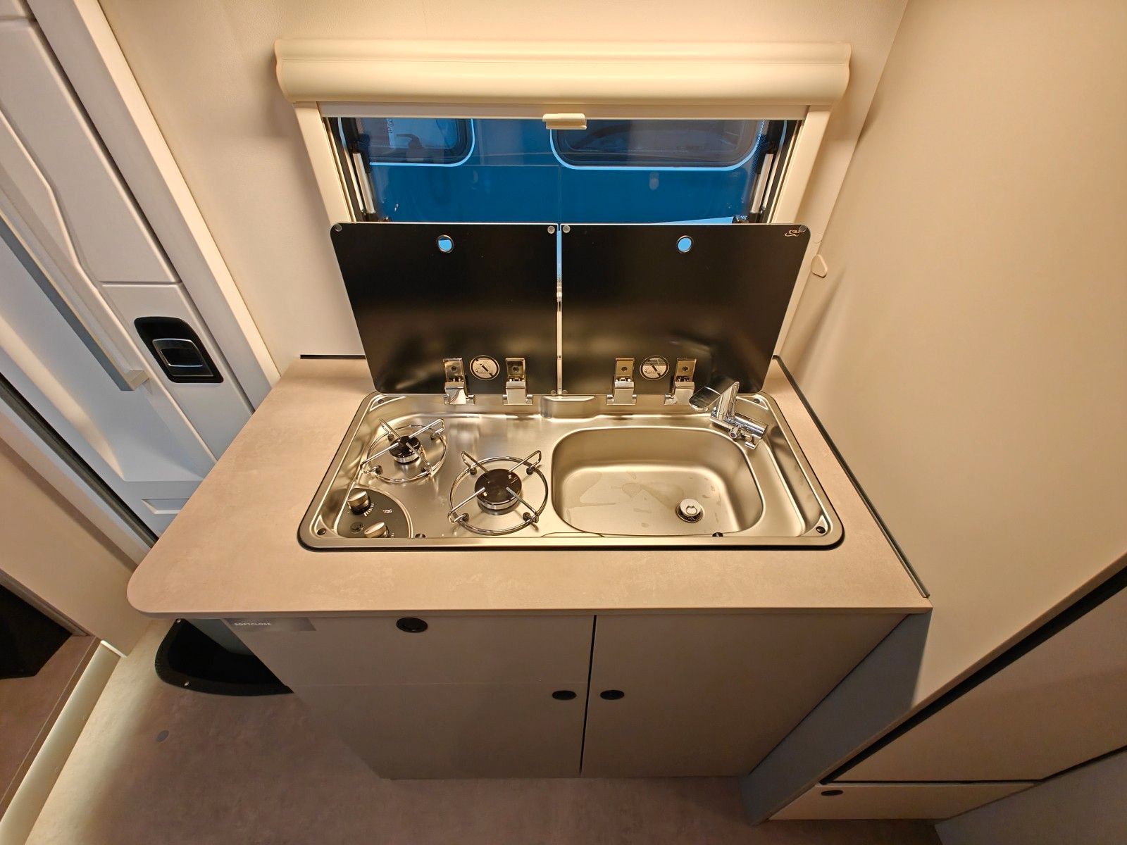 Fahrzeugabbildung LMC Tracer V 670 - Tracer Van Paket, 140PS, MJ2026 -