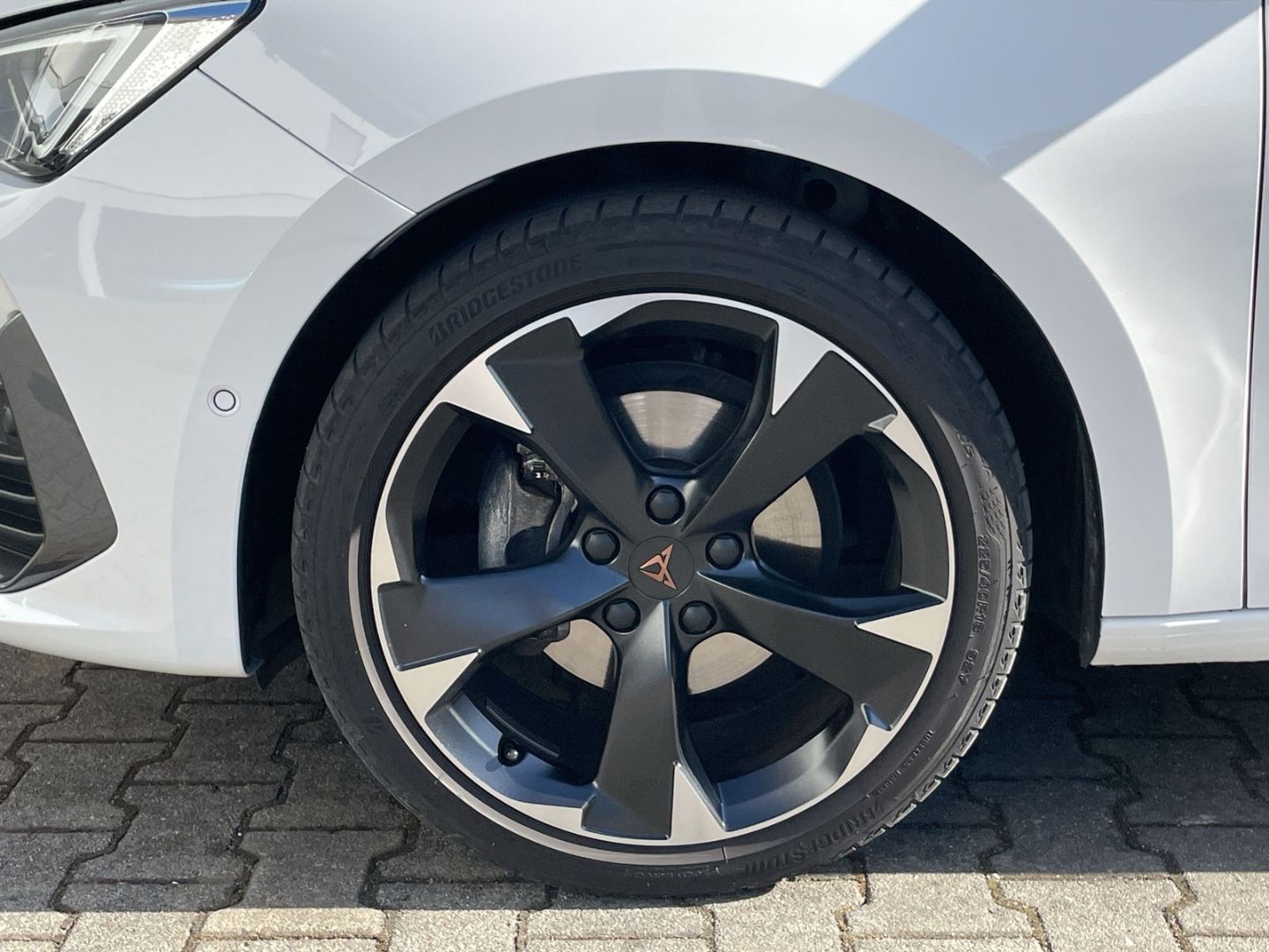 Leon Sportstourer 1.5 eTSI DSG AHK/Pano/Kamera/K