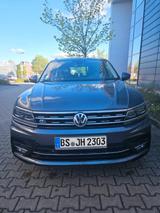 Volkswagen Tiguan 2.0 TDI  R-Line 140kW DSG 4MOT 8 Reifen - VW Tiguan Gebrauchtwagen in Braunschweig