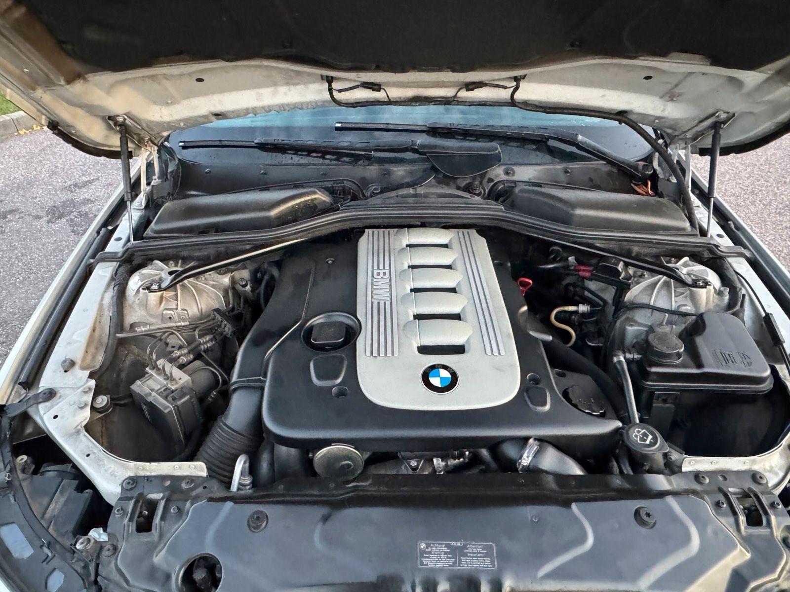 BMW 525 2004 — interior
