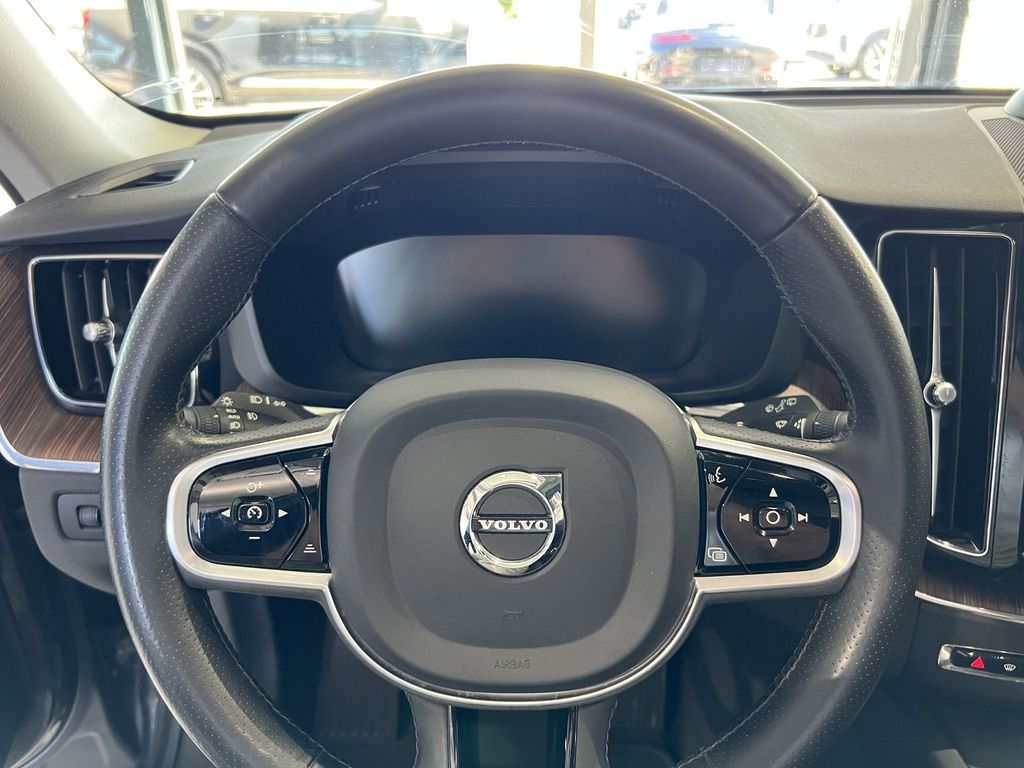 Volvo XC60 D5 Inscription AWD B&W Massage Pano Kamera