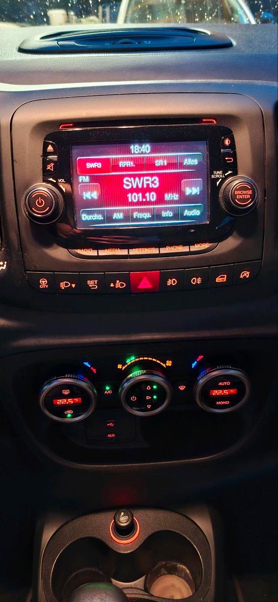 Fiat 500L 2013 — interior