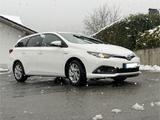 Toyota Auris Touring S. Hybrid 1,8-l-VVT Team Deuts... - Toyota Auris Team mit Benzin-Antrieb