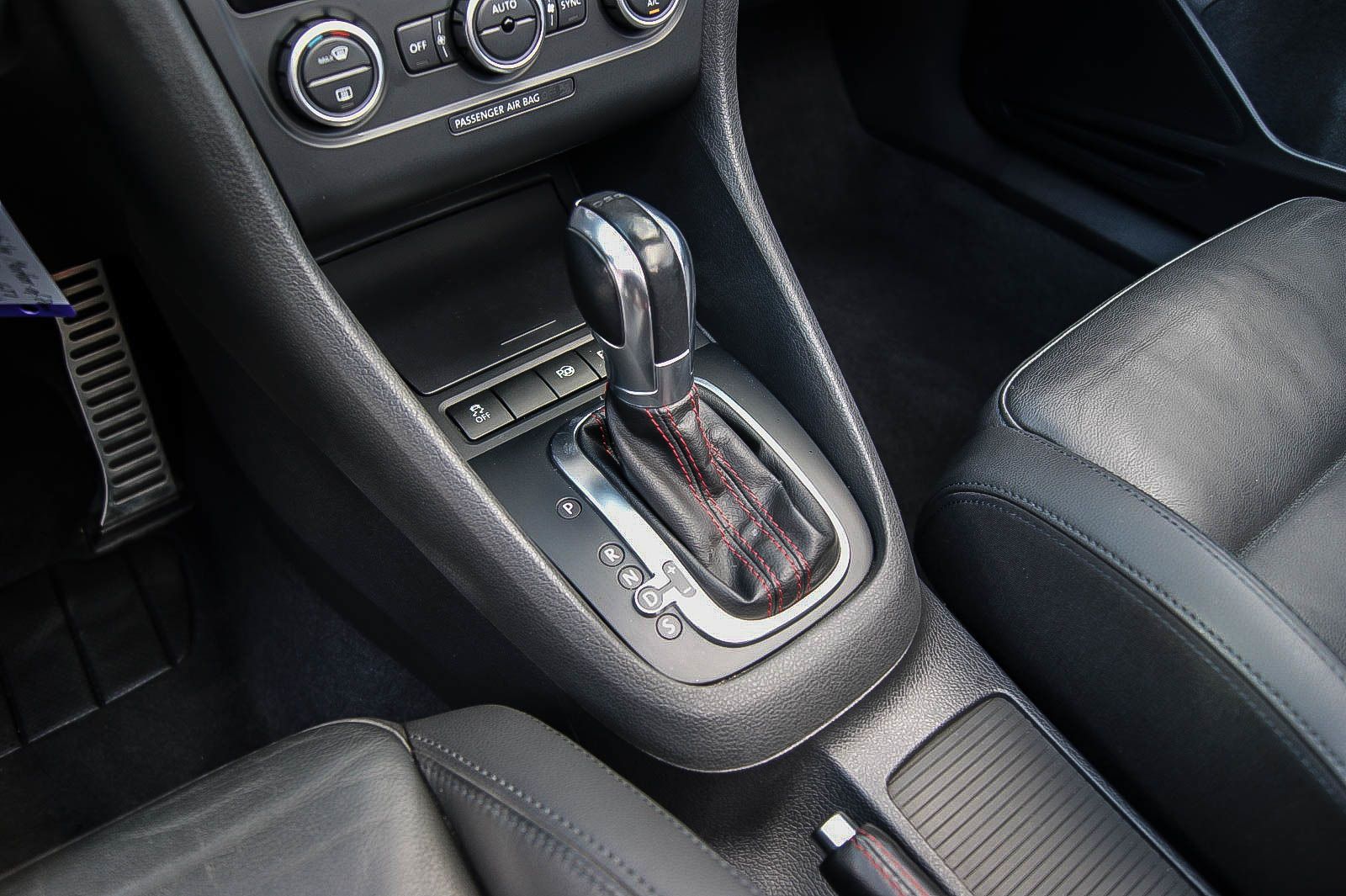 Fahrzeugabbildung Volkswagen Golf VI GTI Cabriolet 20TSI DSG XENON LEDER NAVI