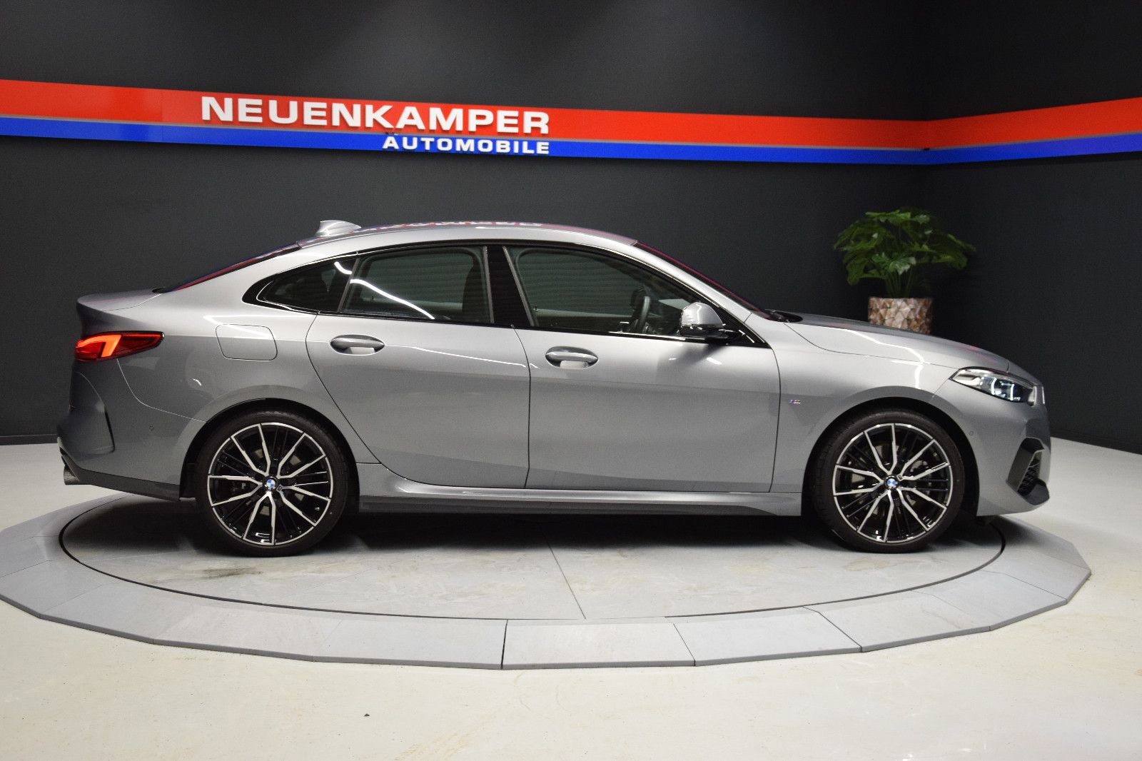 Fahrzeugabbildung BMW 220d Gran Coupé xDrive HuD LED Keyless Memory