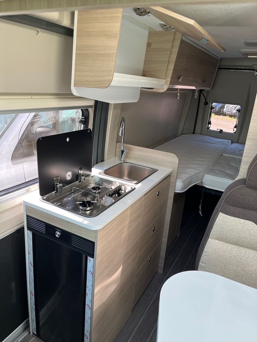 Fahrzeugabbildung Forster Livin Up FV599EBL Pioneer DAB, Markise