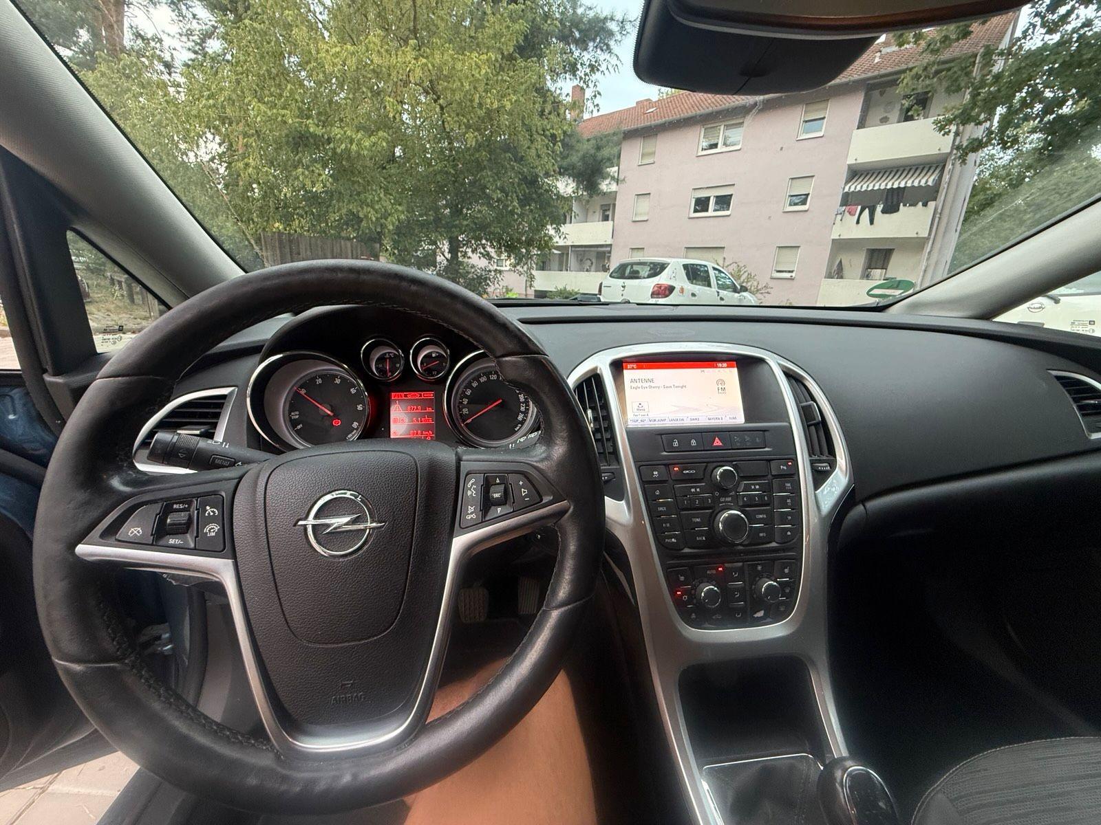Opel Astra 2014 — photo 9