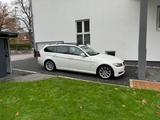 BMW 330 Xd touring Panorama Navi  XENON - BMW aus 2010: Kombi