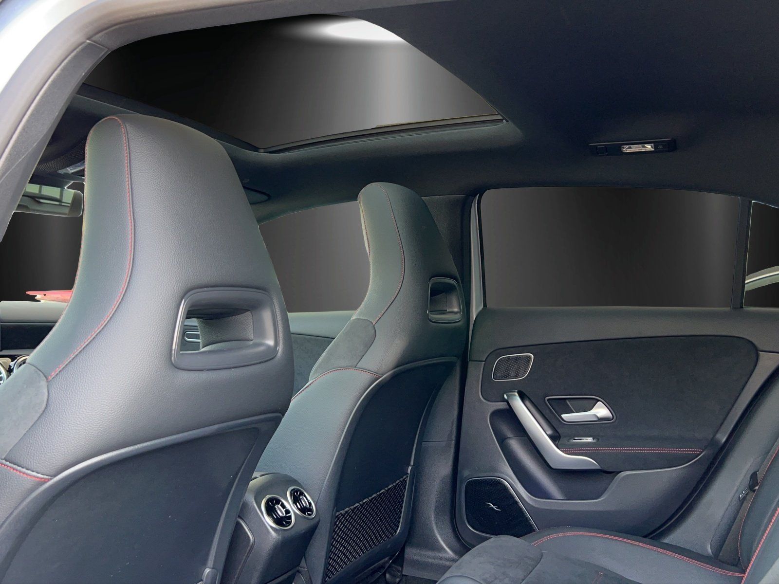 Fahrzeugabbildung Mercedes-Benz A 250 4M AMG PANO Burme NIGHT KeyGO 19"