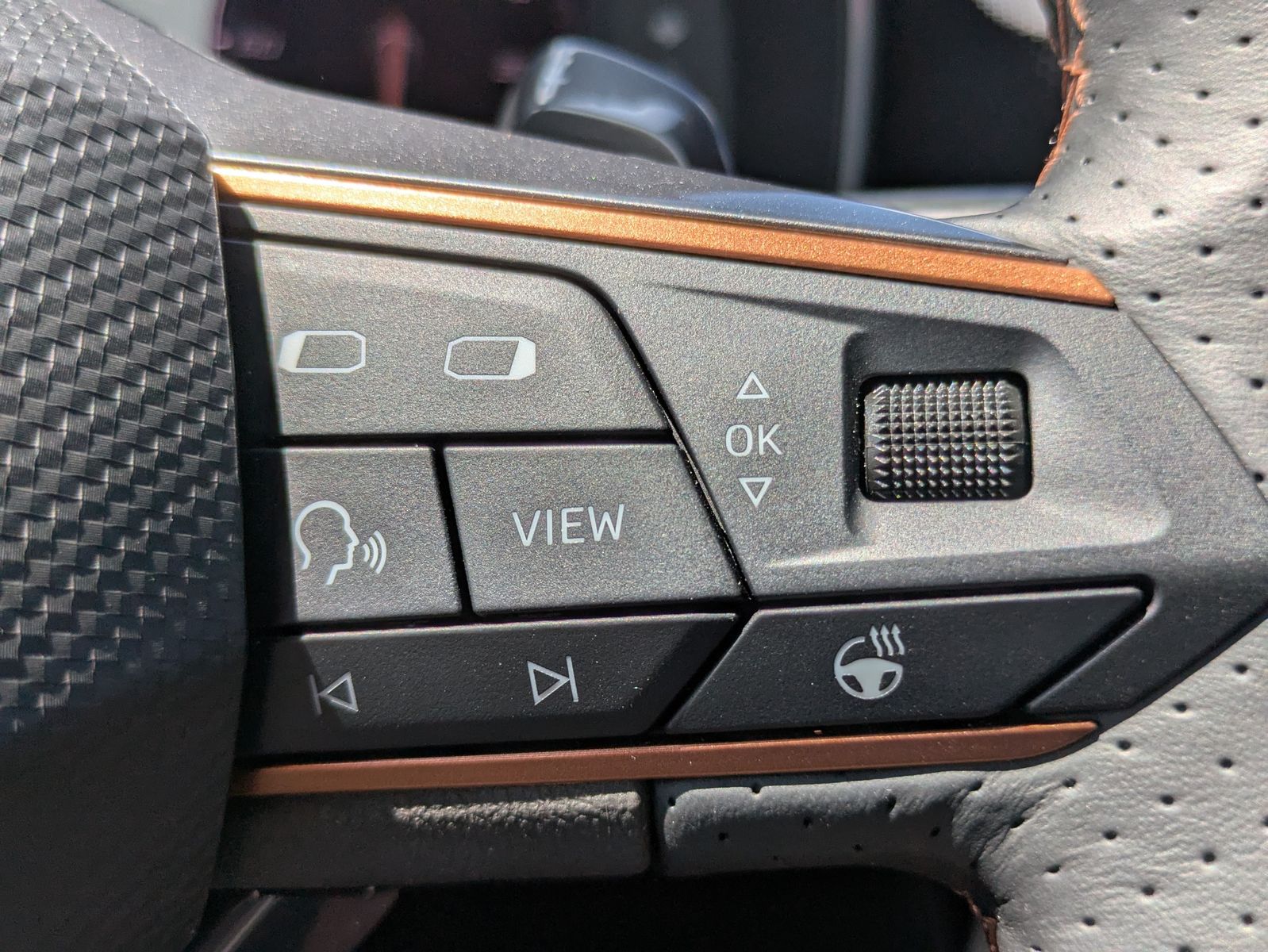 Fahrzeugabbildung CUPRA Leon 1.5 eTSI DSG MATRIX-LED*ACC*APP*KAMERA*18"