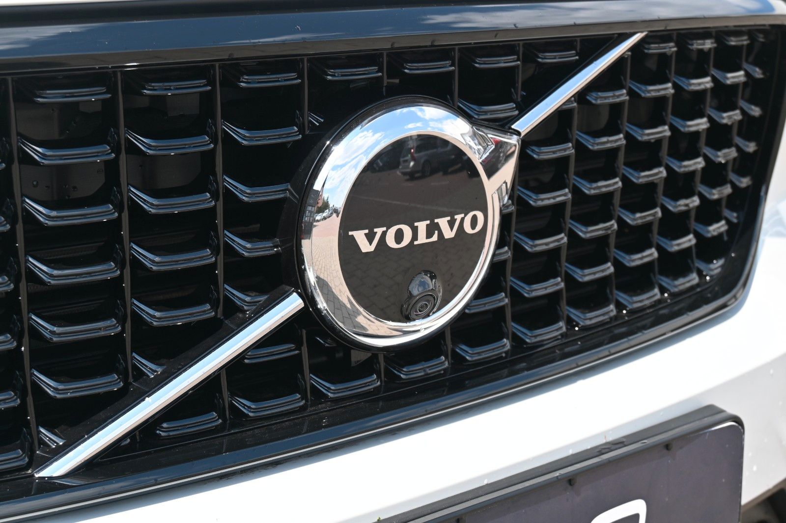 Fahrzeugabbildung Volvo XC40 B4 AWD DKG Ultimate Dark*STDHZG*360*ACC*AHK