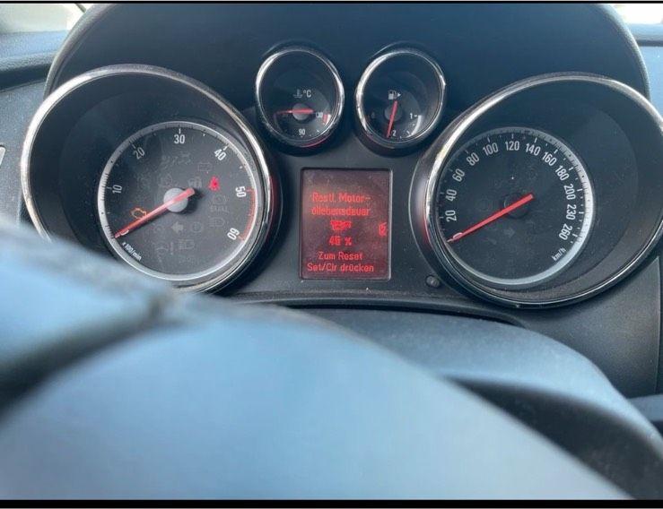 Opel Astra 2011 — photo 13