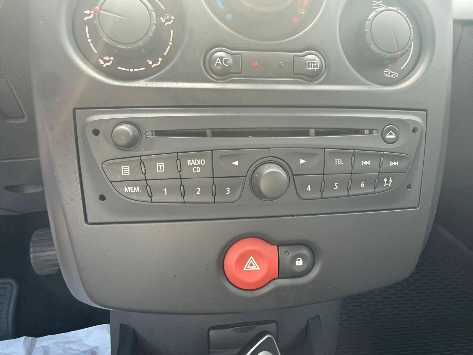 Renault Clio 2012 — photo 11