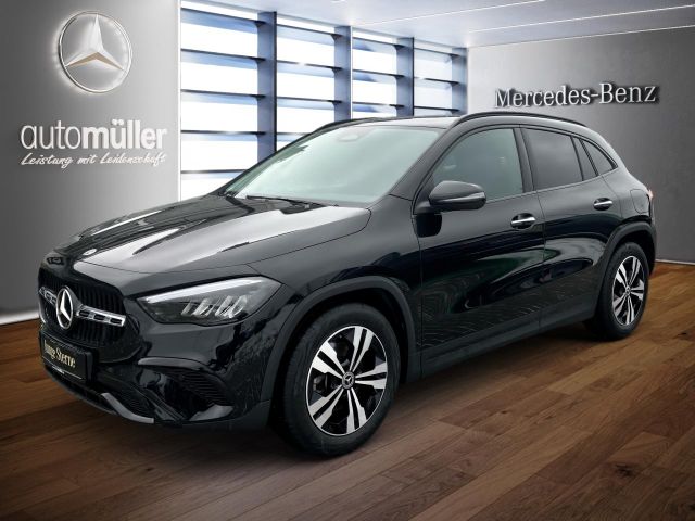 Mercedes-Benz GLA 180 PROGRESSIVE+NIGHT+STANDHEIZ+AHK+KAMERA++