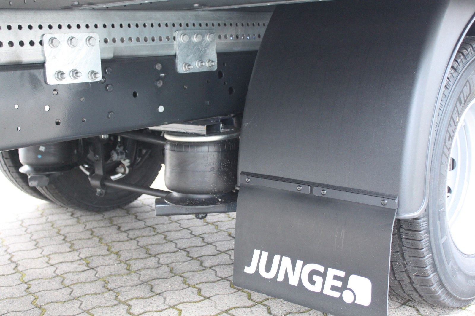 Fahrzeugabbildung Iveco 70C18HA8/P Schiebeplane