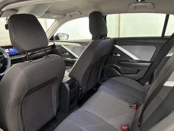 Fotografie 13 des Opel Astra 1.2 Turbo Enjoy Komfort + Tech Paket