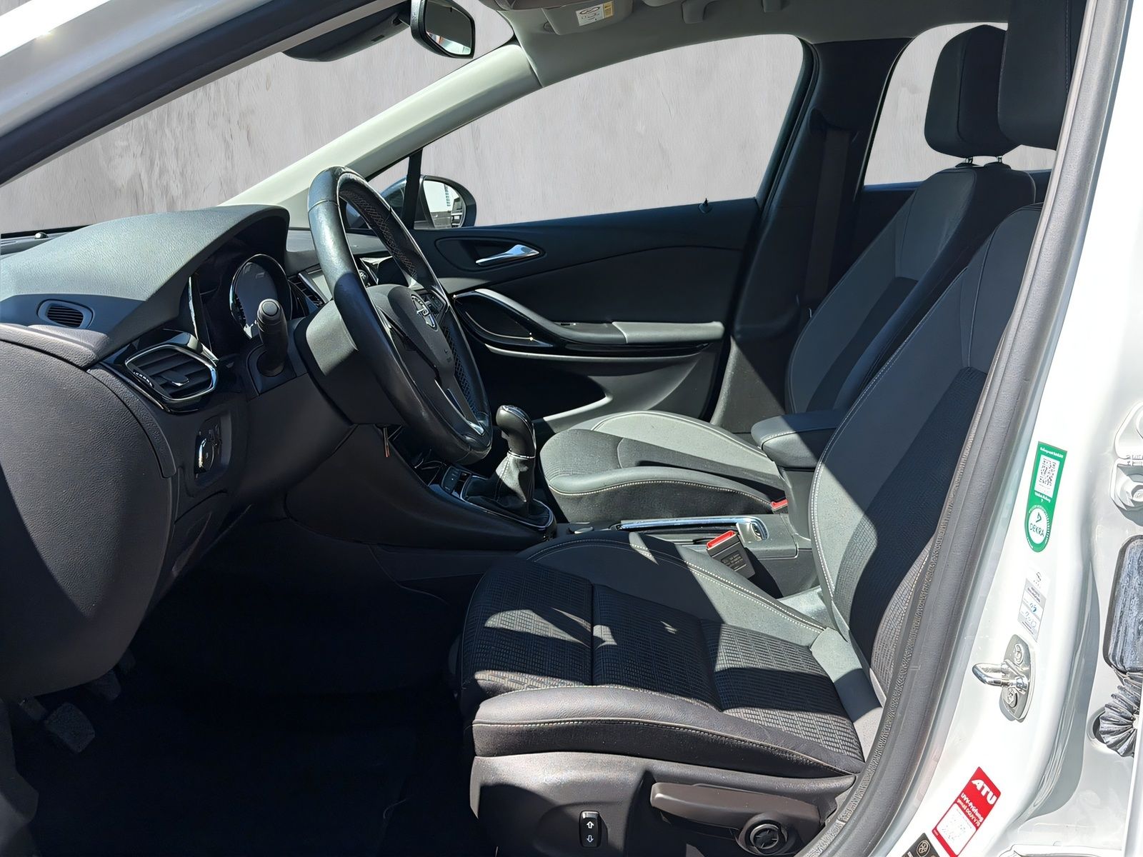 Fahrzeugabbildung Opel Astra BUSINESS PDC TEMPOMAT RFKAM WINTERREIFEN
