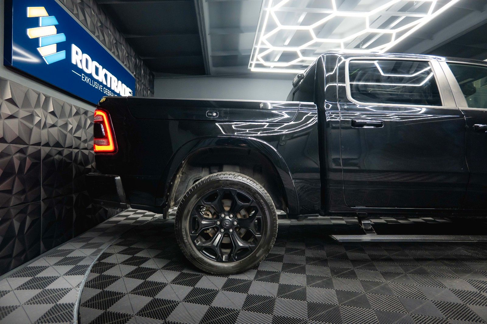 Fahrzeugabbildung Dodge RAM 5.7 V8 HEMI 4x4 LIMITED Offroad 100% Options