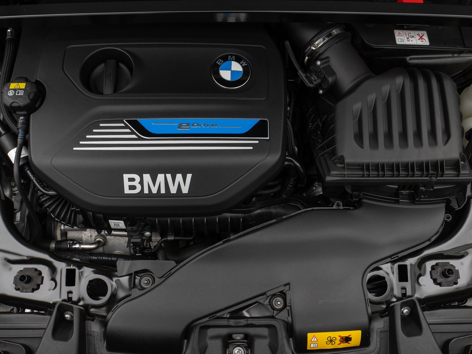 Fahrzeugabbildung BMW X2 xD25e Kamera HUD DAB HiFi Navi+Komfort Alarm
