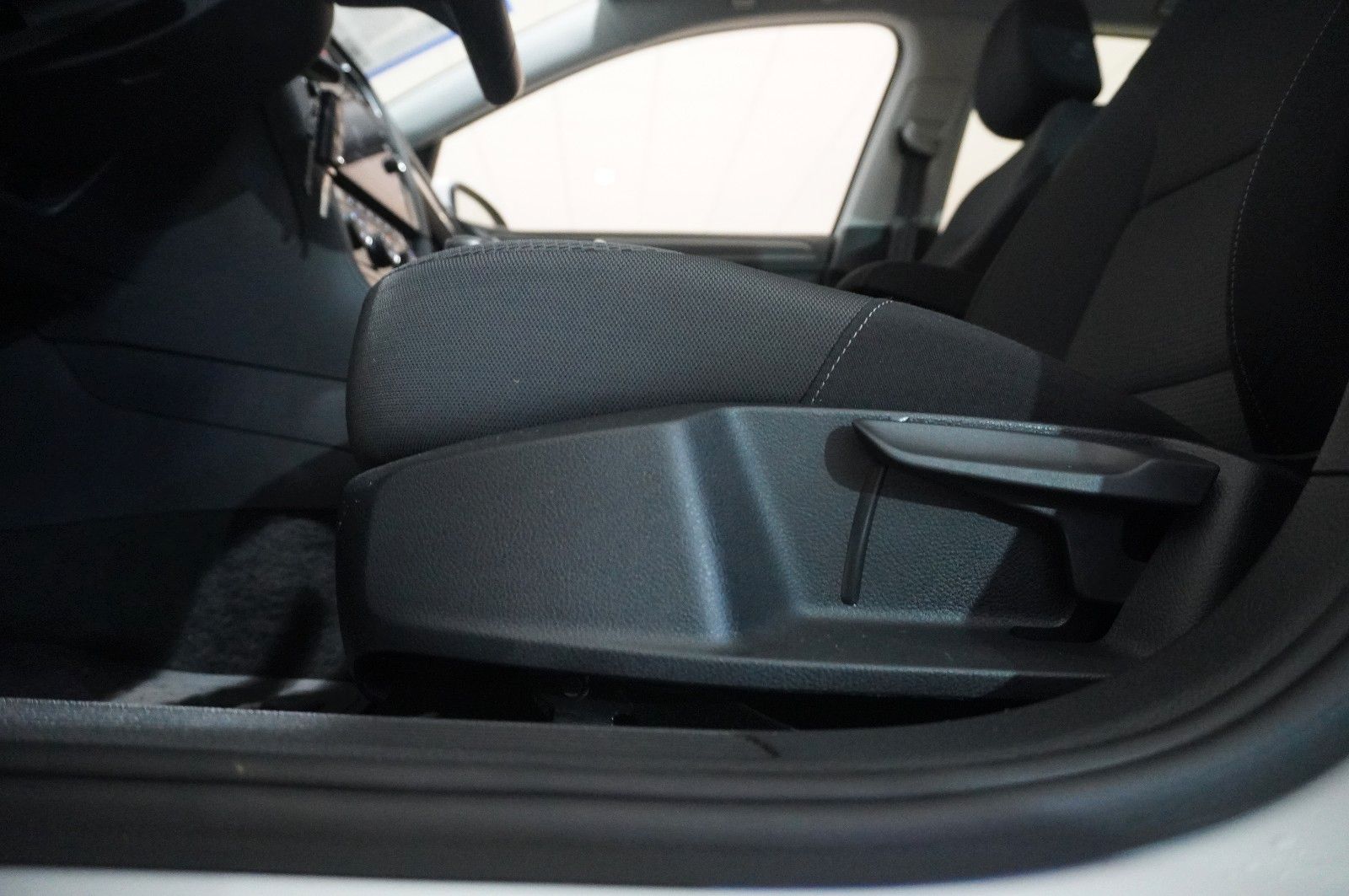 Fahrzeugabbildung Volkswagen Golf VII VARI. 1.5 TGI COMFORT. DSG NAVI/LED/ACC