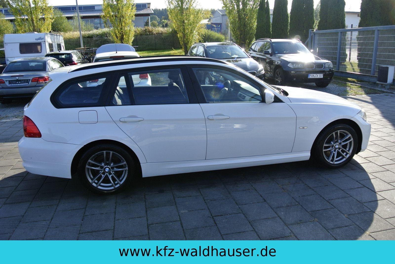 BMW 318 2010 — photo 18