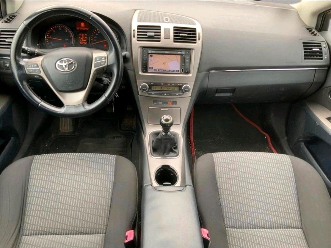 Toyota Avensis 2012 — photo 8