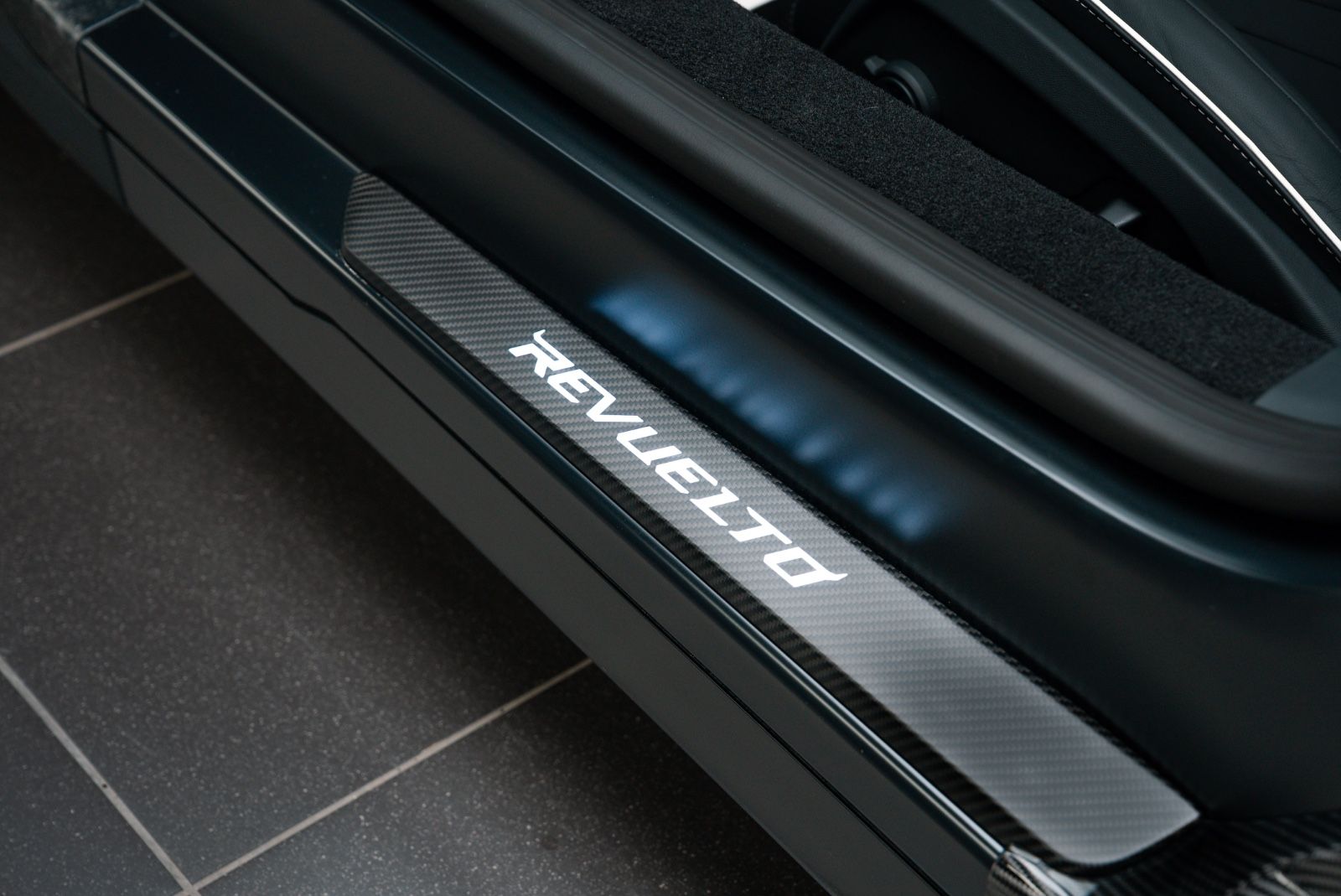 Fahrzeugabbildung Lamborghini Revuelto FULL CARBON/LIFT/PASSENGER/MY 26