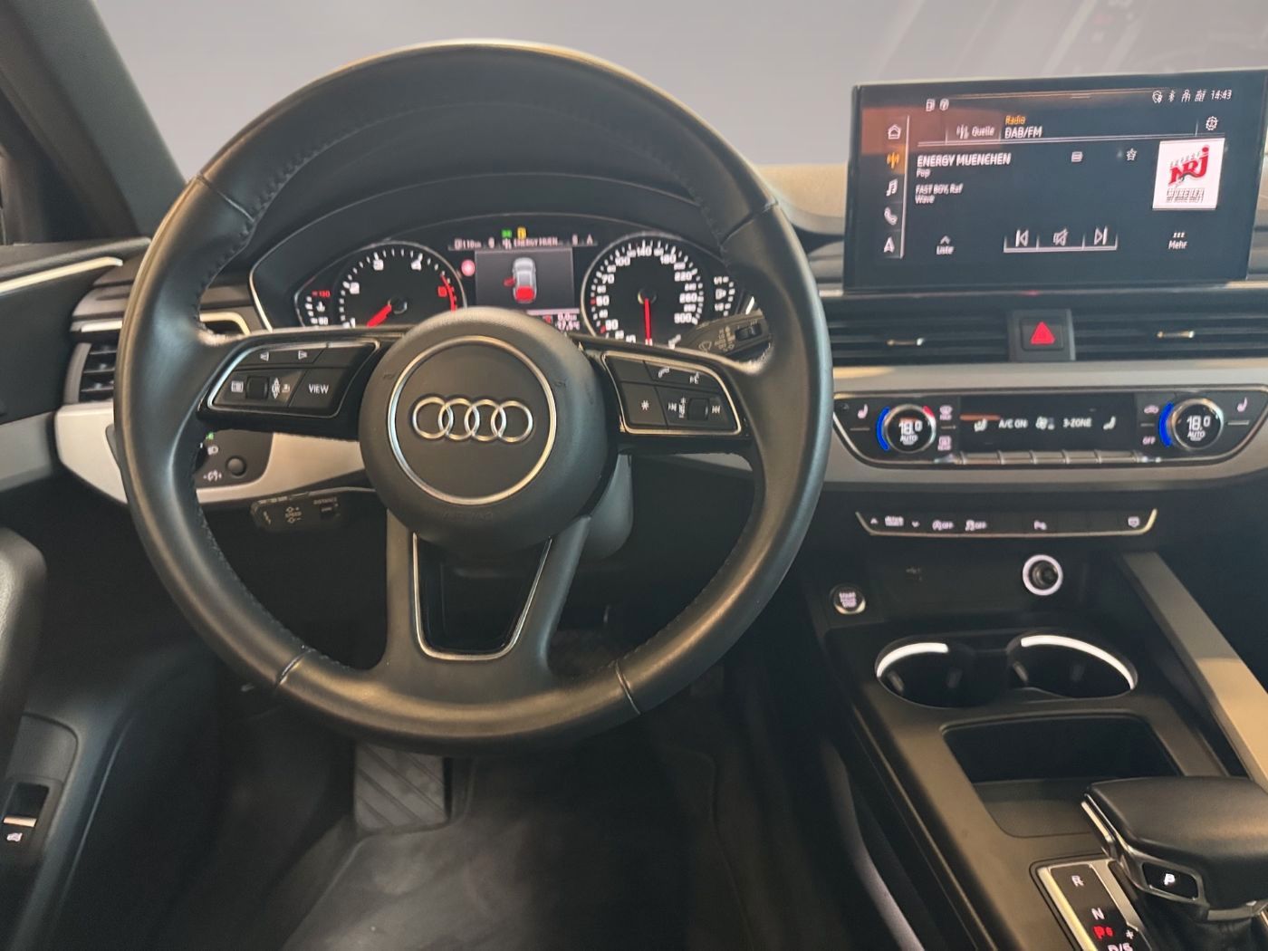 Audi A4 45TDI quattro S line ACC MMI LEDer PANO RFK foto 11