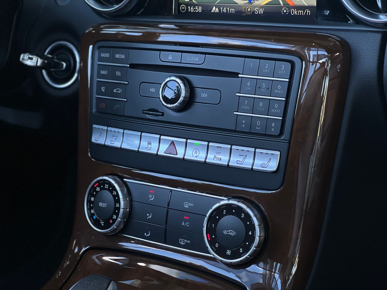 Fahrzeugabbildung Mercedes-Benz SLC 200 LED LEDER NAV SHZ PDC 18"